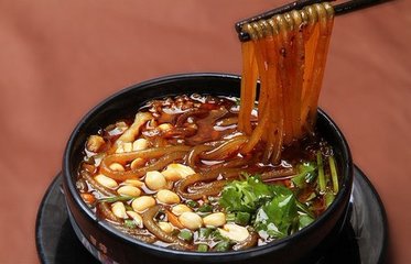 成都小吃肥腸粉搭配“鍋盔”，一個鍋盔3兩肉！