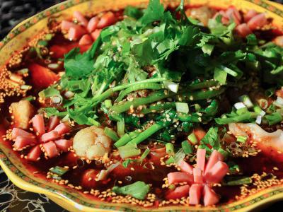 冒菜也叫火鍋菜，是一種燙煮的形式