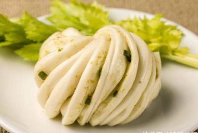 面食如此做才簡單，不發(fā)面、不用煮，比饅頭好吃，比花卷有嚼勁