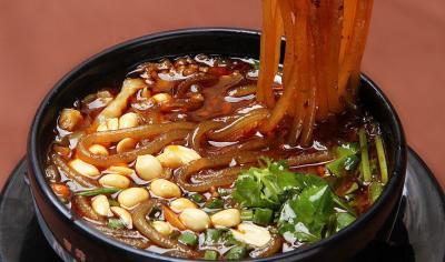 四川肥腸粉技術(shù)做法哪里正宗？骨湯調(diào)味及熬制方法