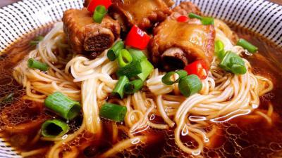 有哪些培訓(xùn)面食機(jī)構(gòu)？蜀味緣面食技術(shù)培訓(xùn)學(xué)校費(fèi)用解析